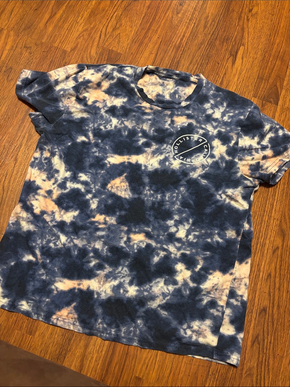 Hollister women’s Tie-Dye Short Sleeve Tee